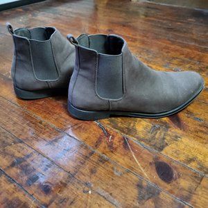 Carbon Chesnut Chelsea Boots